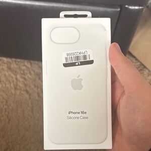 Apple iPhone 16e Silicone Case - Classic White